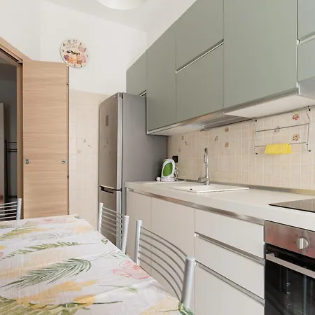 Guesthost - De Angeli Elegant Daire Milano