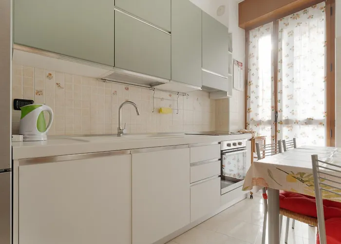 Guesthost - De Angeli Elegant Appartamento Milano